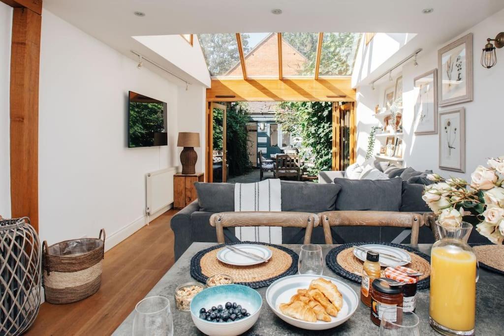 فيلا Dolls House - Luxury Townhouse *Sleeps 10* هنلي أون ثيمز المظهر الخارجي الصورة