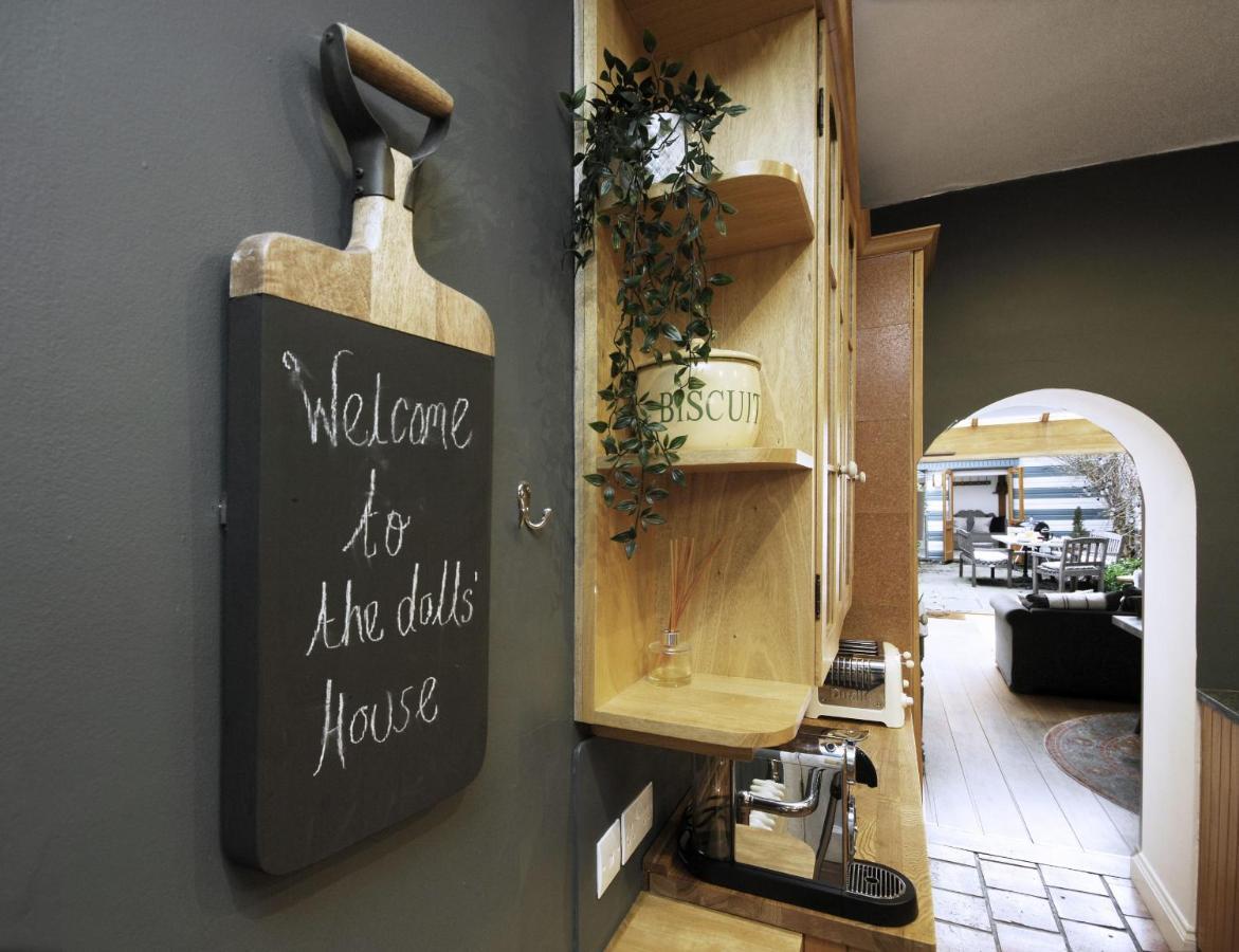 فيلا Dolls House - Luxury Townhouse *Sleeps 10* هنلي أون ثيمز المظهر الخارجي الصورة