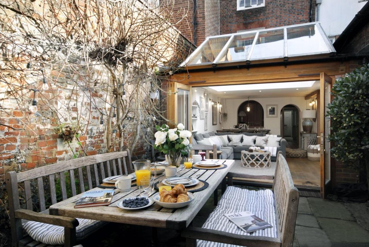 فيلا Dolls House - Luxury Townhouse *Sleeps 10* هنلي أون ثيمز المظهر الخارجي الصورة