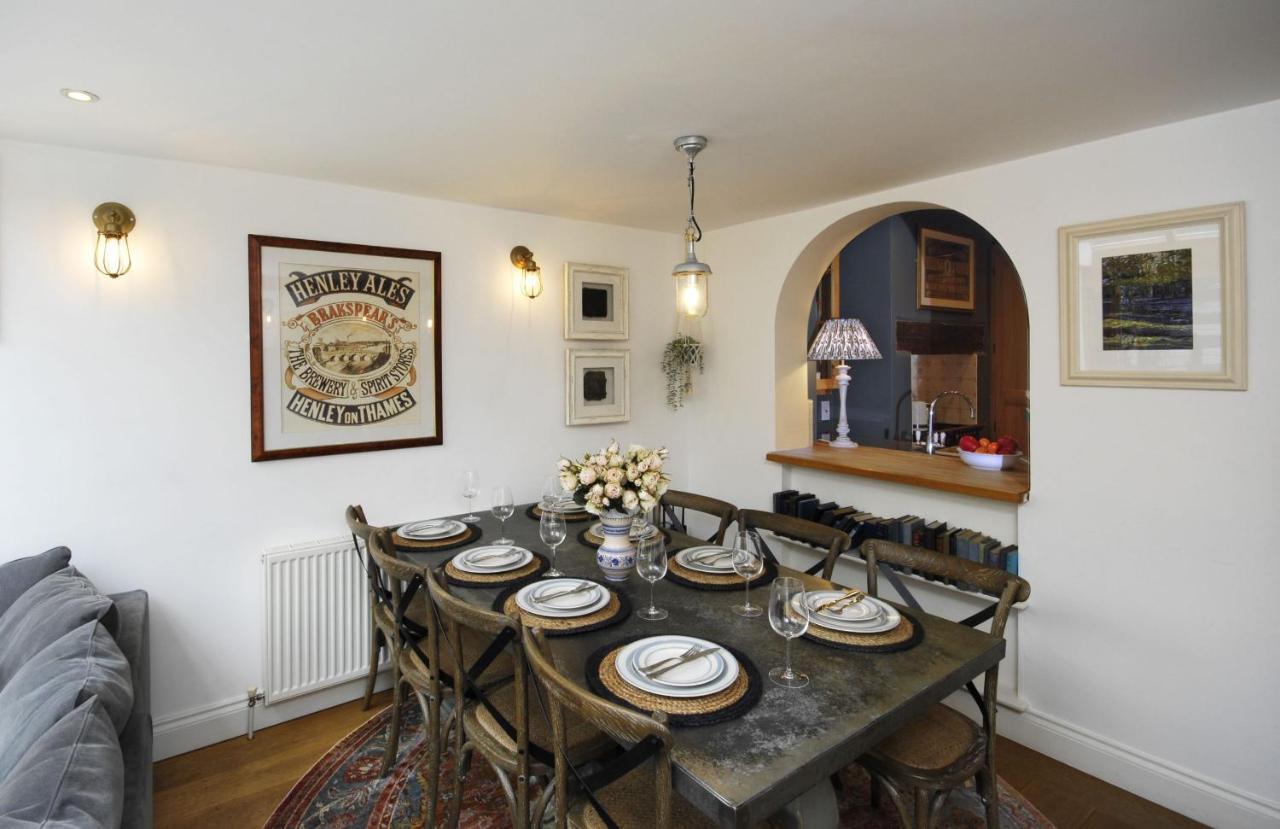 فيلا Dolls House - Luxury Townhouse *Sleeps 10* هنلي أون ثيمز المظهر الخارجي الصورة