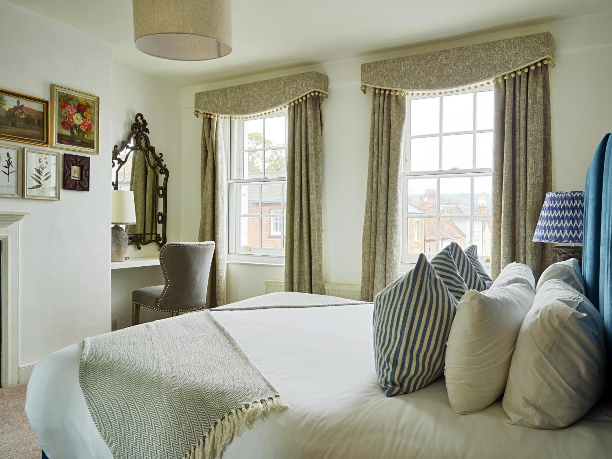فيلا Dolls House - Luxury Townhouse *Sleeps 10* هنلي أون ثيمز المظهر الخارجي الصورة