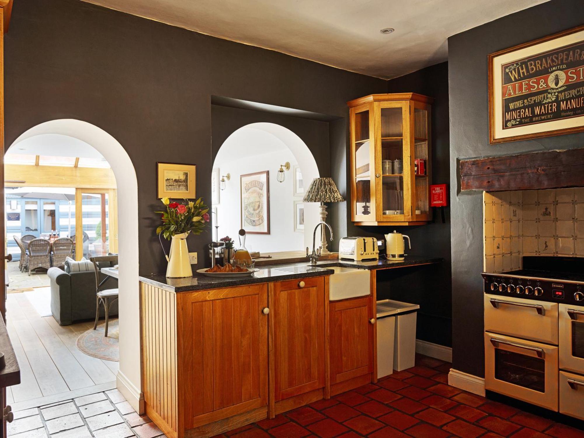 فيلا Dolls House - Luxury Townhouse *Sleeps 10* هنلي أون ثيمز المظهر الخارجي الصورة